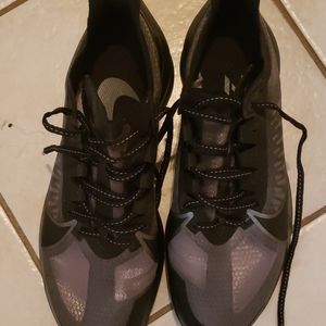 NIKE ZOOM GRAVITY